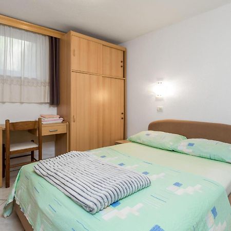 Beach Front Apartment In Punta Kriza With Kitchen ภายนอก รูปภาพ
