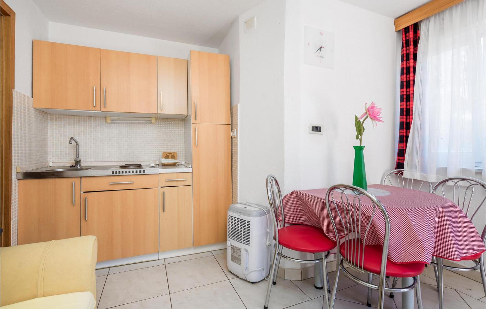 Beach Front Apartment In Punta Kriza With Kitchen ภายนอก รูปภาพ