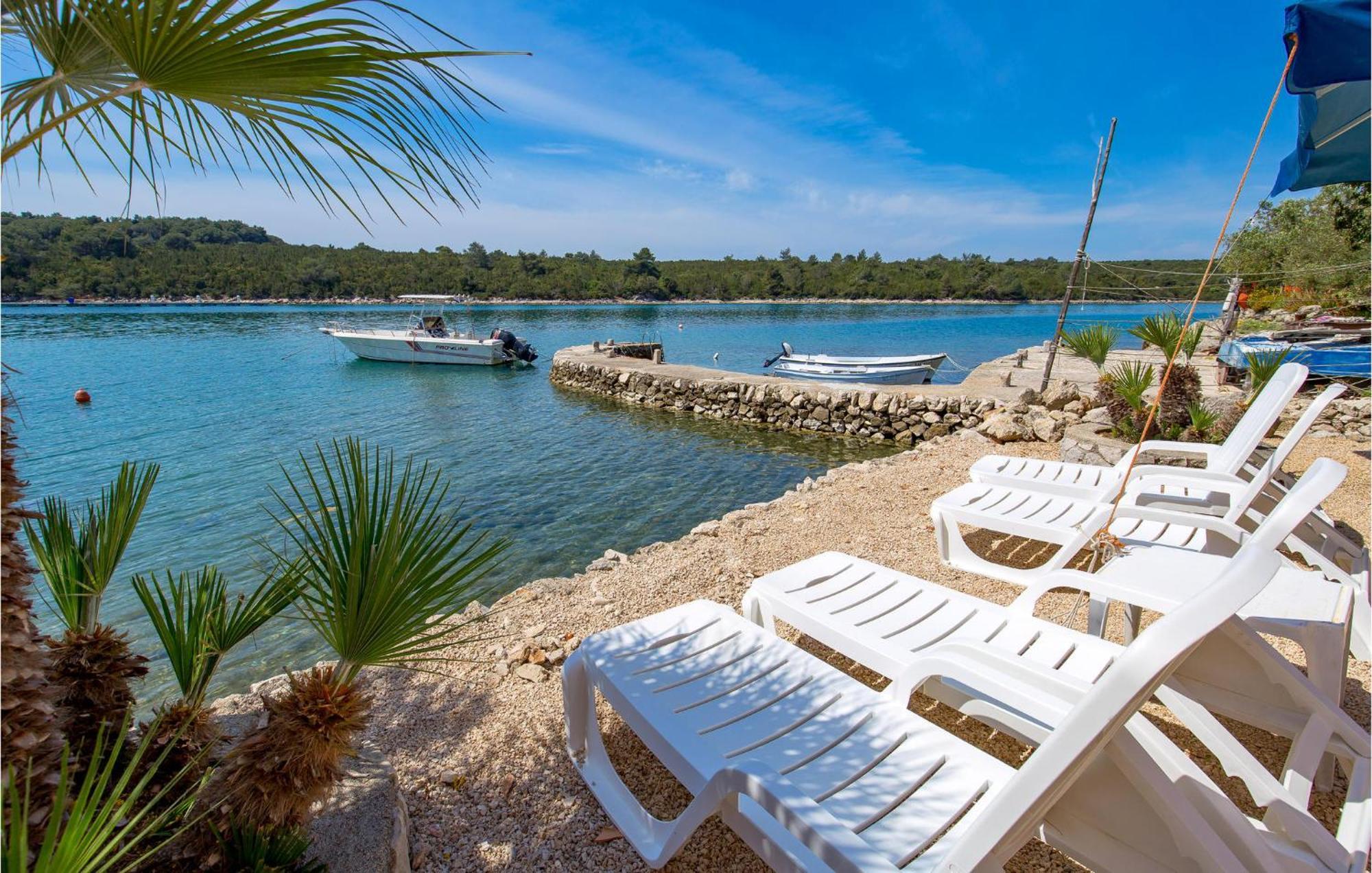 Beach Front Apartment In Punta Kriza With Kitchen ภายนอก รูปภาพ
